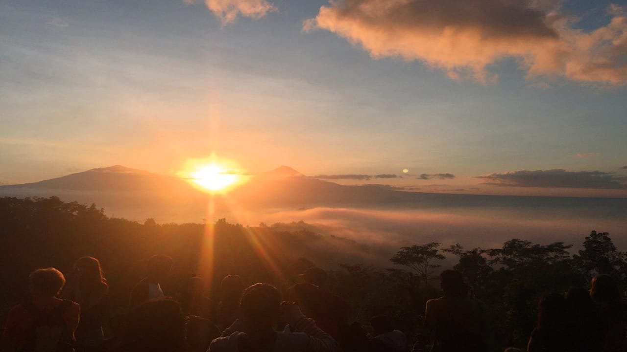 Breathtaking Views and Cultural Gems: Sunrise Setumbu Hill, Borobudur Merapi Tour