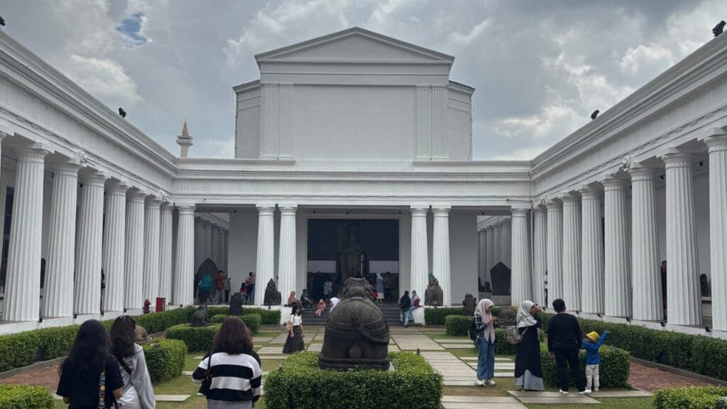 Unlocking Jakarta A Comprehensive Tour from the Cruise Ship Port