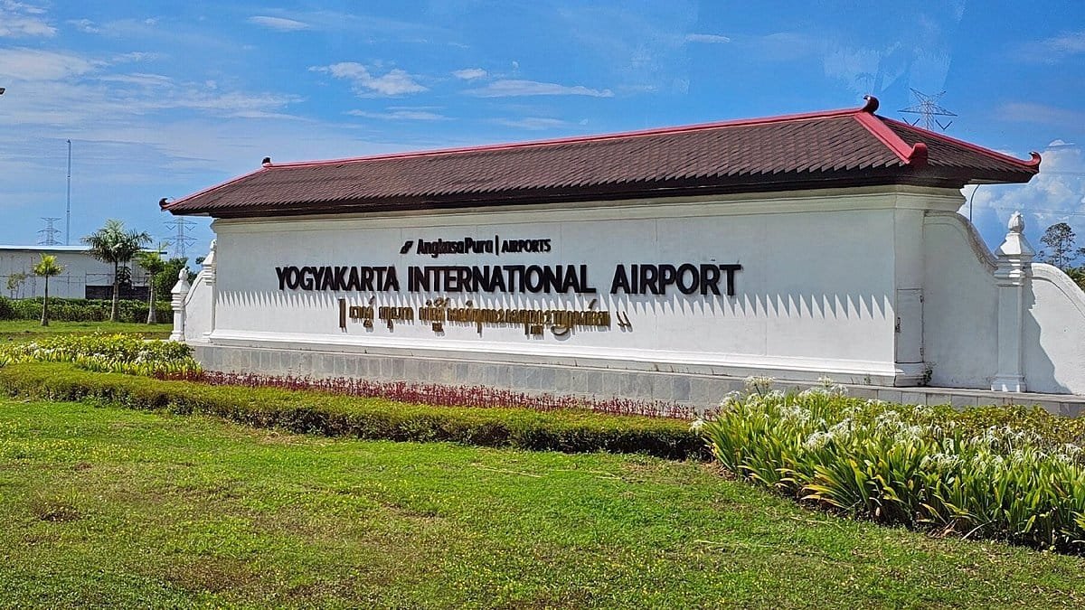 Experience Indonesian Culture with Borobudur: Half-Day Tour from YIA Airport